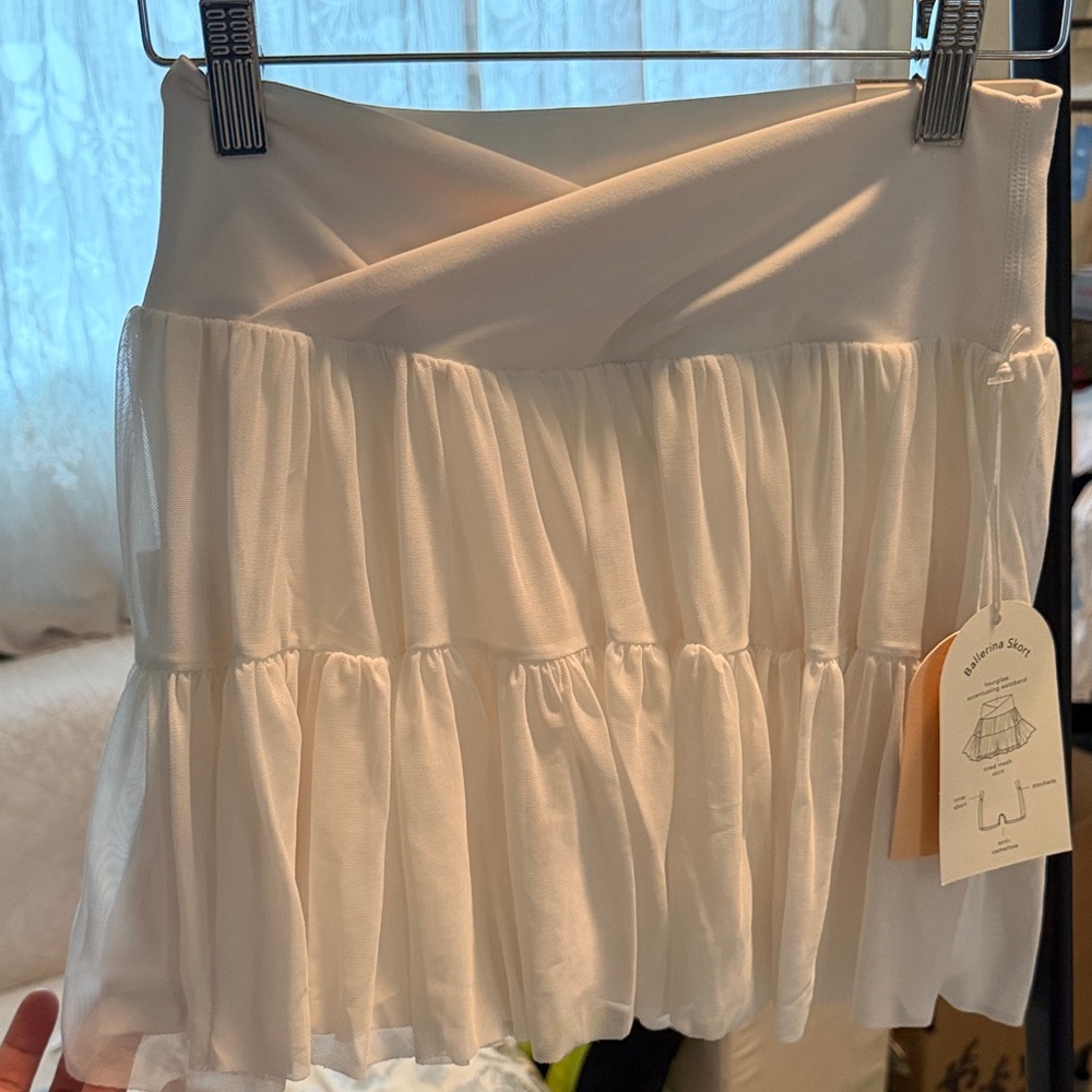 Elegant Blogilates Cream Ruffled Skort
